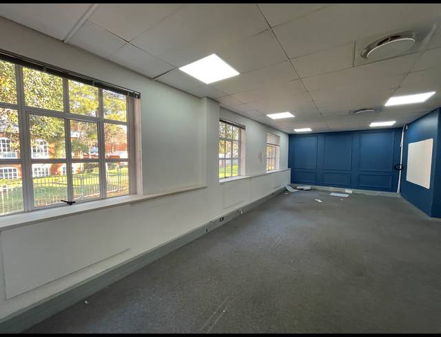 283M² OFFICE TO LET IN BRYANSTON